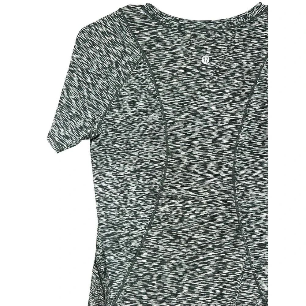 Lululemon Shirt Women's 2 Make Miles Count‎ Spaced Out Space Dye Black White Tee